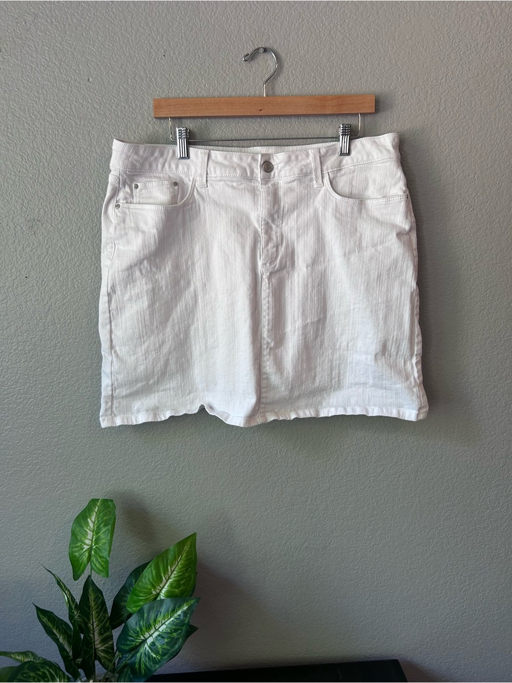 croft & barrow White Stretch Cotton Denim Skirt with Built in Shorts Size 16
